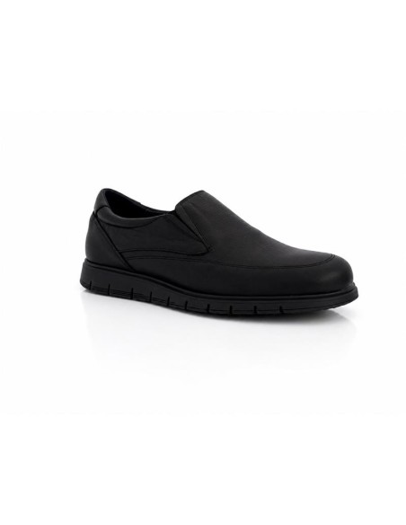 Mocasín de piel con aplique metálico color negro