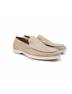 Mocasín de nobuck con aplique metálico color beige