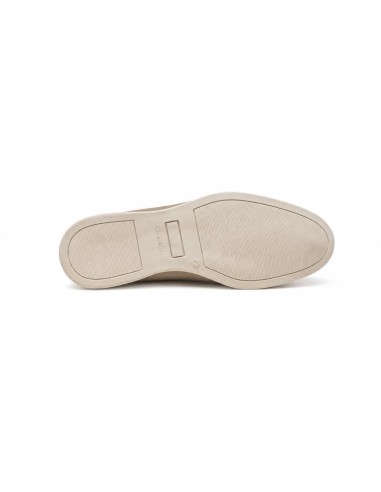 Mocasín de nobuck con aplique metálico color beige