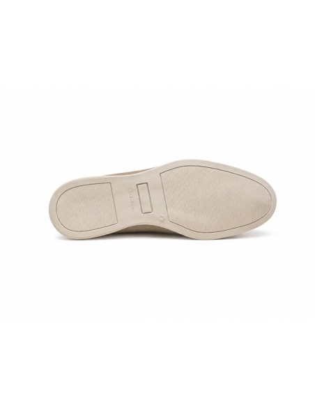 Mocasín de nobuck con aplique metálico color beige