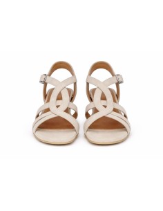 Sandalias de mujer de ante con hebilla color beige 2