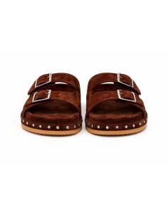 Sandalias de mujer de ante con hebilla color marrón