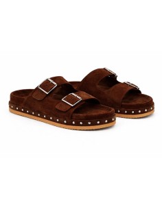 Sandalias de mujer de ante con hebilla color marrón 2