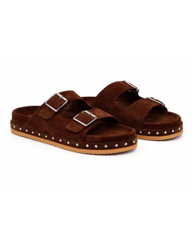 Sandalias de mujer de ante con hebilla color marrón