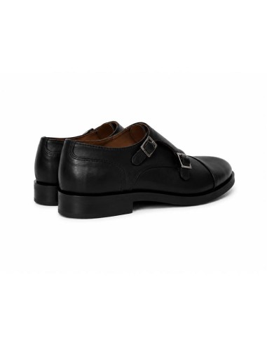 Zapato con hebilla de piel con costura color negro