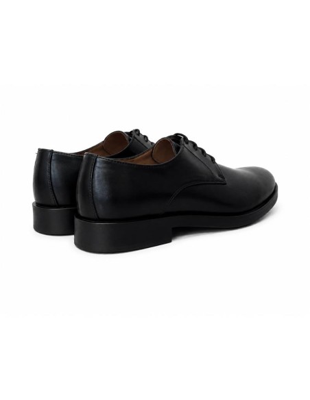 Black leather Oxford