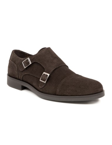 Zapato con hebilla de ante con dos  hebillas color marrón