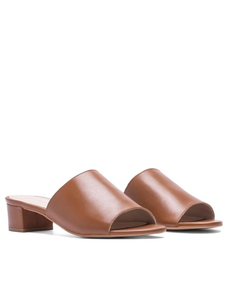 Sandalias de mujer de piel con hebilla color marrón
