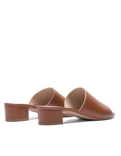 Sandalias de mujer de piel con hebilla color marrón 2
