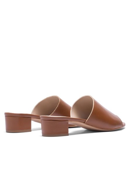 Sandalias de mujer de piel con hebilla color marrón