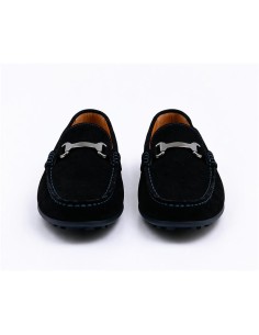 Mocasín de ante con aplique metálico color negro 2