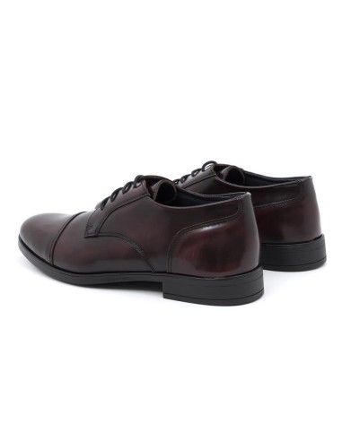 Derby de piel liso color burdeos