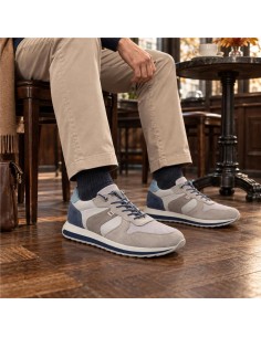 Deportivo de ante liso color gris