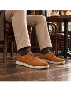 Derby de nobuck con cordones en contraste color cuero