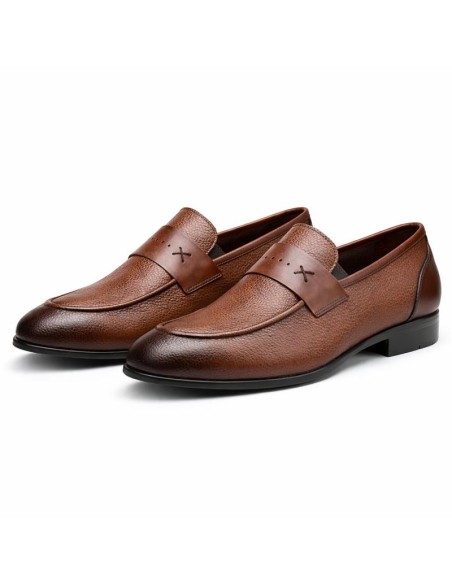 Mocasín de piel con antifaz color cuero