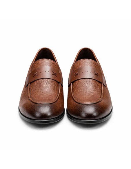 Mocasín de piel con antifaz color cuero