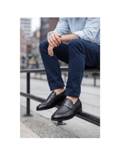 Mocasín de piel con antifaz color negro