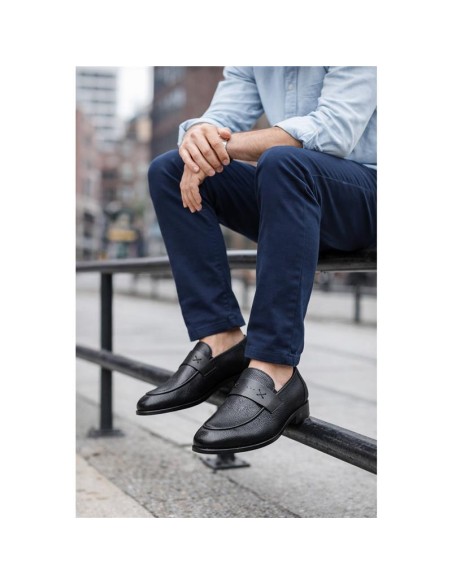 Mocasín de piel con antifaz color negro