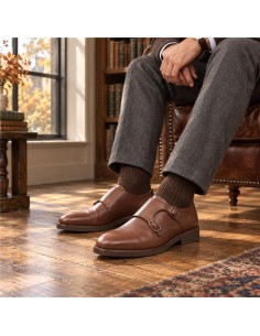 Zapato con hebilla de piel con dos  hebillas color cuero