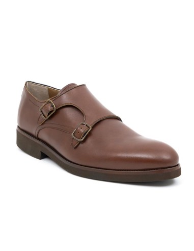 Zapato con hebilla de piel con dos  hebillas color cuero