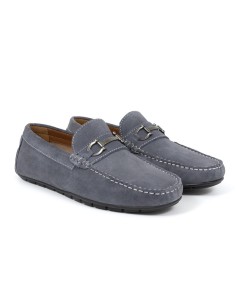 Mocasín de ante con aplique metálico color azul 2