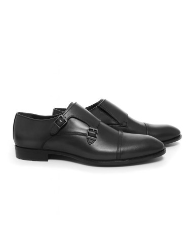 Zapato con hebilla de piel con dos  hebillas color negro