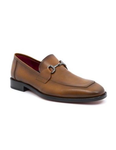 Mocasín de piel con hebilla color cuero