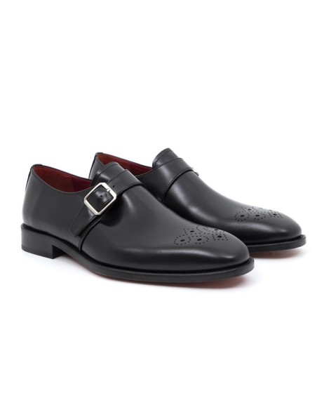 Zapato con hebilla de piel liso color negro