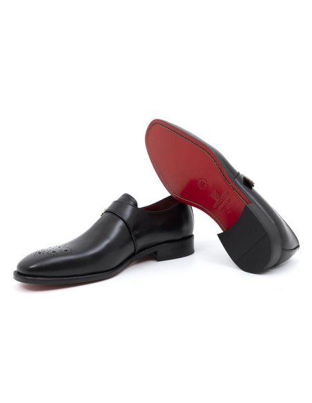 Zapato con hebilla de piel liso color negro