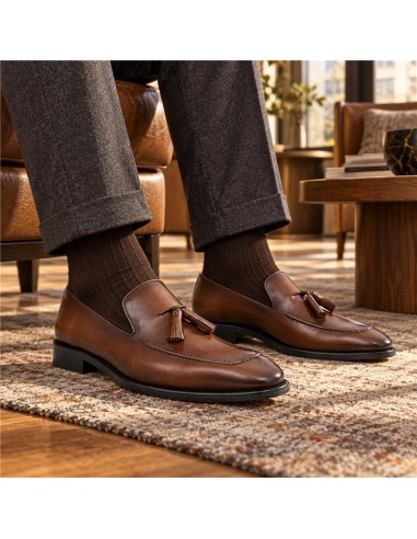 Mocasín de piel con borlas color cuero