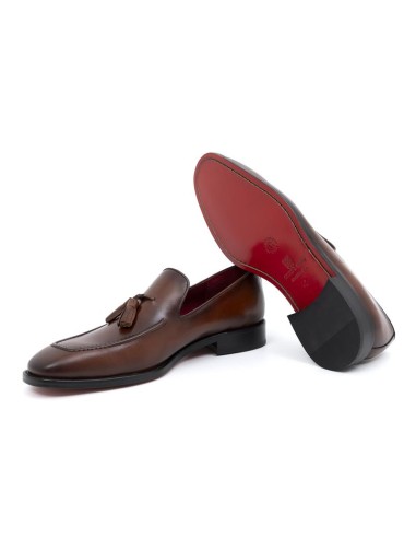 Mocasín de piel con borlas color cuero
