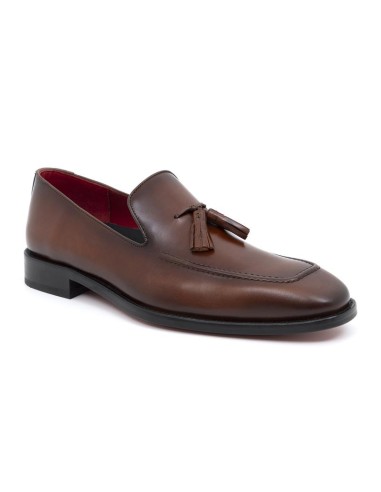 Mocasín de piel con borlas color cuero