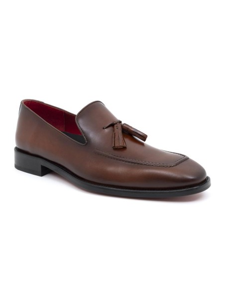 Mocasín de piel con borlas color cuero