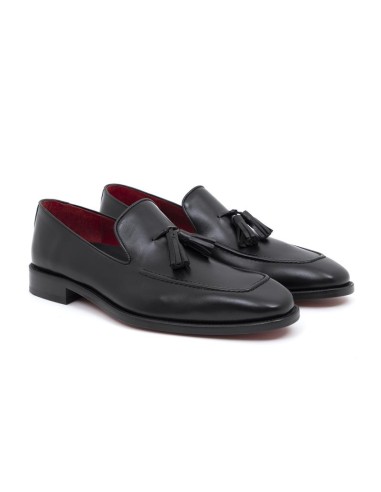 Mocasín de piel con borlas color negro