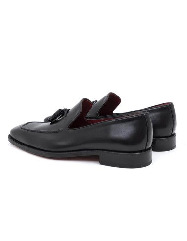 Mocasín de piel con borlas color negro