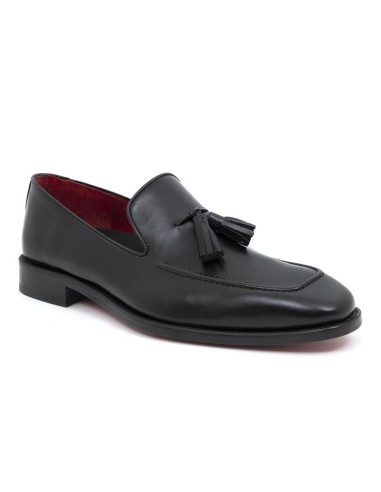 Mocasín de piel con borlas color negro