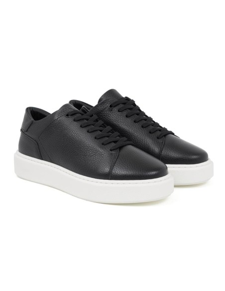 Sneakers de piel liso color negro