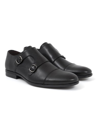 Zapato con hebilla de piel con dos  hebillas color negro
