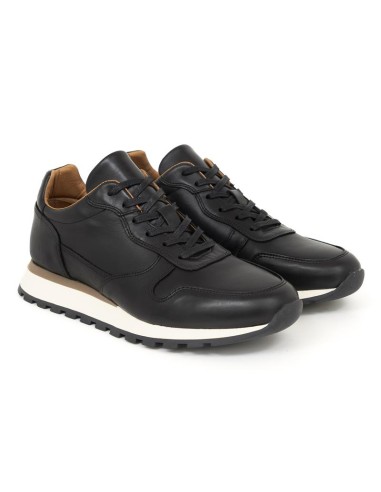 Deportivo de piel liso color negro