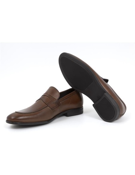 Mocasín de piel con antifaz color cuero