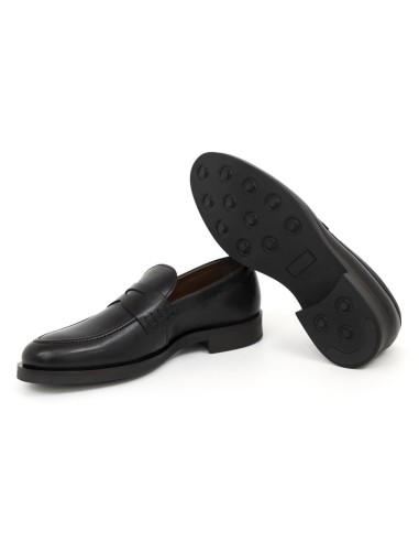Mocasín de piel acabado a mano color negro