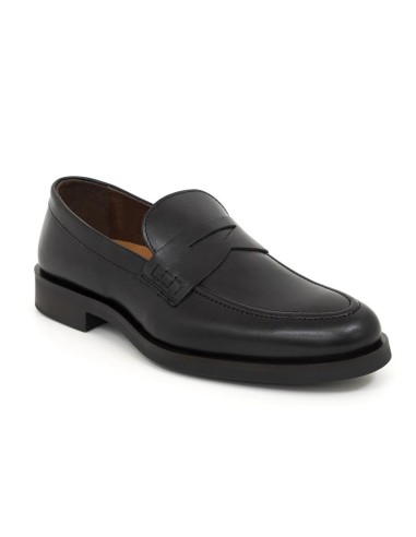 Mocasín de piel acabado a mano color negro