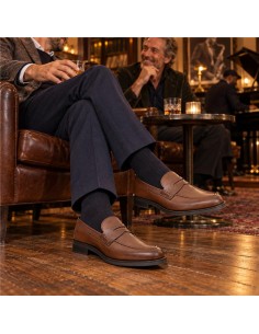 Mocasín de piel acabado a mano color marrón