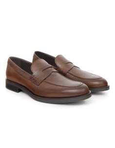 Mocasín de piel acabado a mano color marrón 2