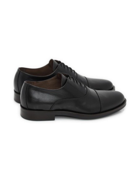 Black leather Oxford