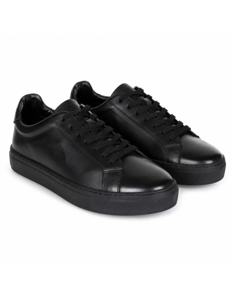 Deportivo de piel liso color negro