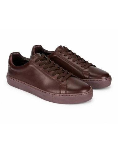 Deportivo de piel liso color marrón