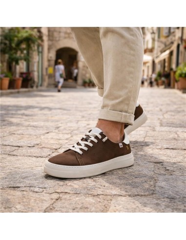 Sneakers de nobuck liso color marrón