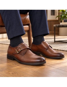 Zapato con hebilla de piel acabado a mano color marrón