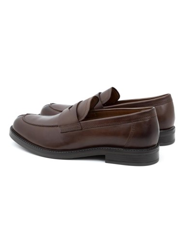 Mocasín de piel con antifaz color marrón